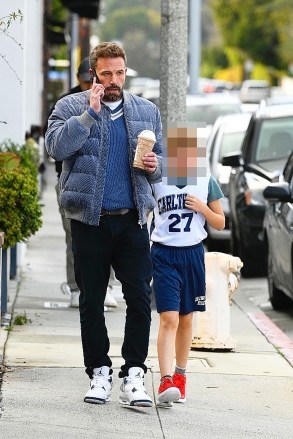 Brentwood, CA - *EXCLUSIVE* - Ben Affleck takes a break from Dunkin' and stops at Starbucks and offers his son Samuel a drink while the boys stroll through Los Angeles with Ben's mother, Christopher Anne Boldt. Pictured: Ben Affleck, Samuel Affleck BACKGRID USA 22nd MARCH 2023 BYLINE MUST READ: BACKGRID USA: +1 310 798 9111 / usasales@backgrid.com UK: +44 208 344 2007 / uksales@backgrid.com *UK Customers - Images containing children Please pixelate face before posting*