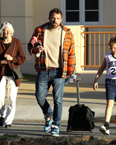 Brentwood, CA  - Ben Affleck's mother Christopher Anne Boldt joins him as he picks up his son Samuel from his basketball game in Brentwood.Pictured: Ben AffleckBACKGRID USA 1 FEBRUARY 2023 BYLINE MUST READ: Vasquez / BACKGRIDUSA: +1 310 798 9111 / usasales@backgrid.comUK: +44 208 344 2007 / uksales@backgrid.com*UK Clients - Pictures Containing ChildrenPlease Pixelate Face Prior To Publication*