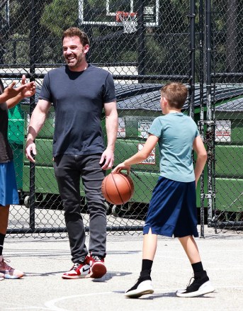 *EXCLUSIVE* Los Angeles, CA  - After recently directing the movie 'Air', Ben Affleck shows his son Samuel his basketball moves during a fun father-son outing in Los Angeles.Pictured: Ben Affleck BACKGRID USA 22 APRIL 2023 BYLINE MUST READ: LaStarPixMEDIA / BACKGRIDUSA: +1 310 798 9111 / usasales@backgrid.comUK: +44 208 344 2007 / uksales@backgrid.com*UK Clients - Pictures Containing ChildrenPlease Pixelate Face Prior To Publication*