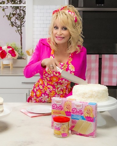 Dolly Parton gets busy in the kitchen as she unveils a selection of desserts - inspired by her Southern roots. The 76-year-old country and western star has teamed up with Duncan Hines to launch the selection of cake mixes and frostings. They are said to be "inspired by some of Dolly's favourite family recipes like Coconut Cake and Banana Puddin' Cake". "I have always loved to cook and, growing up in the South, I especially love that authentic Mom and Pop kind of cooking," the Jolene singer said. "I am excited to launch my own line of cake mixes and frostings with Duncan Hines, bringing that sweet, Southern-style baking experience I enjoy to others." The frostings are available in Creamy Buttercream and Chocolate Buttercream varieties. "Duncan Hines is beyond thrilled to partner with Dolly Parton, one of the most revered and beloved women in the world, on a new line of products that are steeped in Southern comfort," Duncan Hines brand director Audrey Ingersoll said. Though these items won't hit the baking section of stores until March, a limited number of Dolly Parton baking kits were sold through Duncan Hines website on January 26. For $40, fans will receive all four products, recipe cards for two alternative recipes, a tea towel, a spatula, and a letter from Dolly. They sold out quickly. Editorial usage. Credit Sebastian Smith for Duncan Hines / MEGA. 27 Jan 2022 Pictured: Duncan Hines partners with global superstar Dolly Parton on a new line of Southern-Style desserts inspired by her family’s recipes. Photo credit: Courtesy of Duncan Hines/MEGA TheMegaAgency.com +1 888 505 6342 (Mega Agency TagID: MEGA823364_002.jpg) [Photo via Mega Agency]