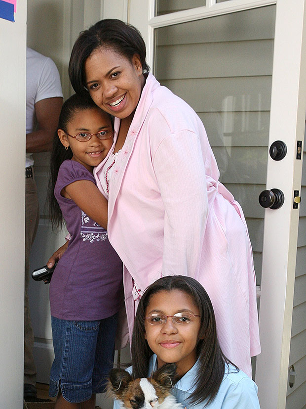 Chandra Wilson and daughters