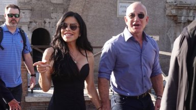 Jeff Bezos ve Lauren Sanchez PDA Eski Boşanma Dosyalarının Ardından Roma'da – Hollywood Life
