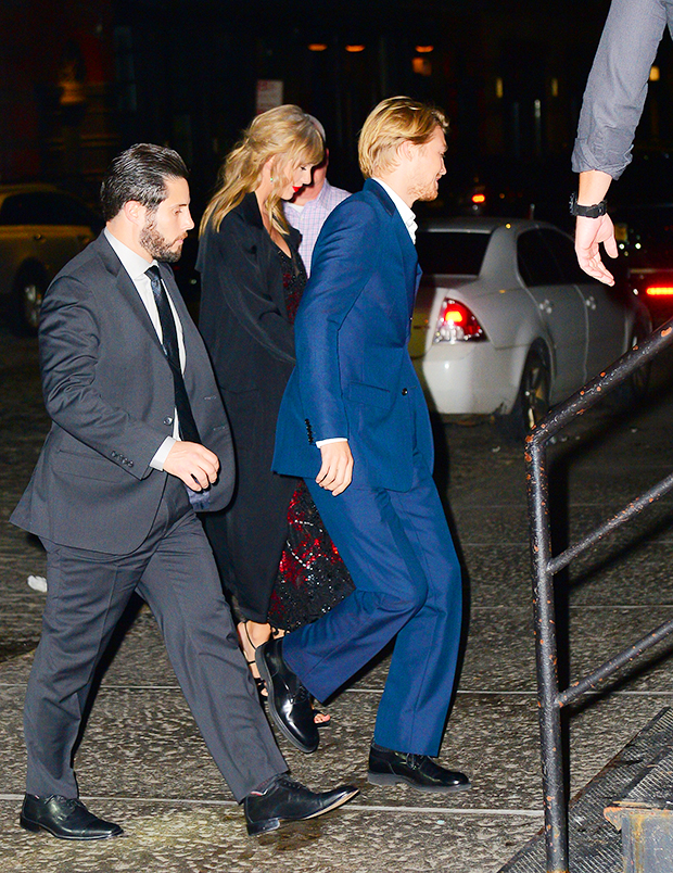 Taylor Swift ve Joe Alwyn Birlikte NYC'de Alışverişe Gidiyor – Hollywood Life
