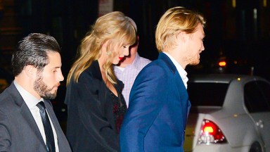 Taylor Swift ve Joe Alwyn Birlikte NYC'de Alışverişe Gidiyor – Hollywood Life