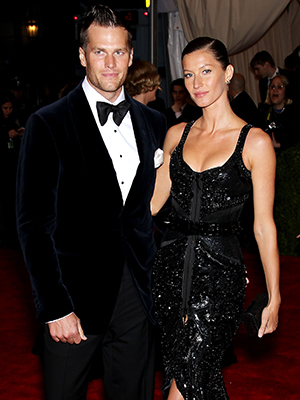 Tom Brady Seen Without Wedding Ring Amid Gisele Bundchen Divorce Rumors –  StyleCaster