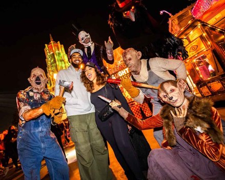 Karl-Anthony Towns ve Jordyn Woods, 7 Ekim 2022'de Universal Studios Hollywood'un Cadılar Bayramı Korku Gecelerinde