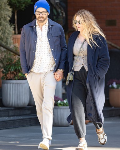 New York, NY  - Blake Lively and Ryan Reynolds hold hands as they step out for a stroll together in New York.  Pictured: Ryan Reynolds, Blake Lively  BACKGRID USA 19 APRIL 2023   USA: +1 310 798 9111 / usasales@backgrid.com  UK: +44 208 344 2007 / uksales@backgrid.com  *UK Clients - Pictures Containing Children Please Pixelate Face Prior To Publication*