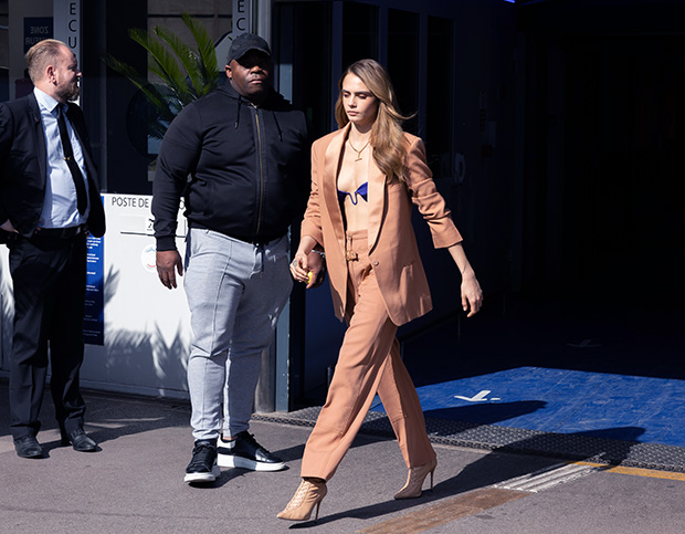 SPOTTED: Cara Delevingne in Men's Supreme Boxers and Chanel – PAUSE Online