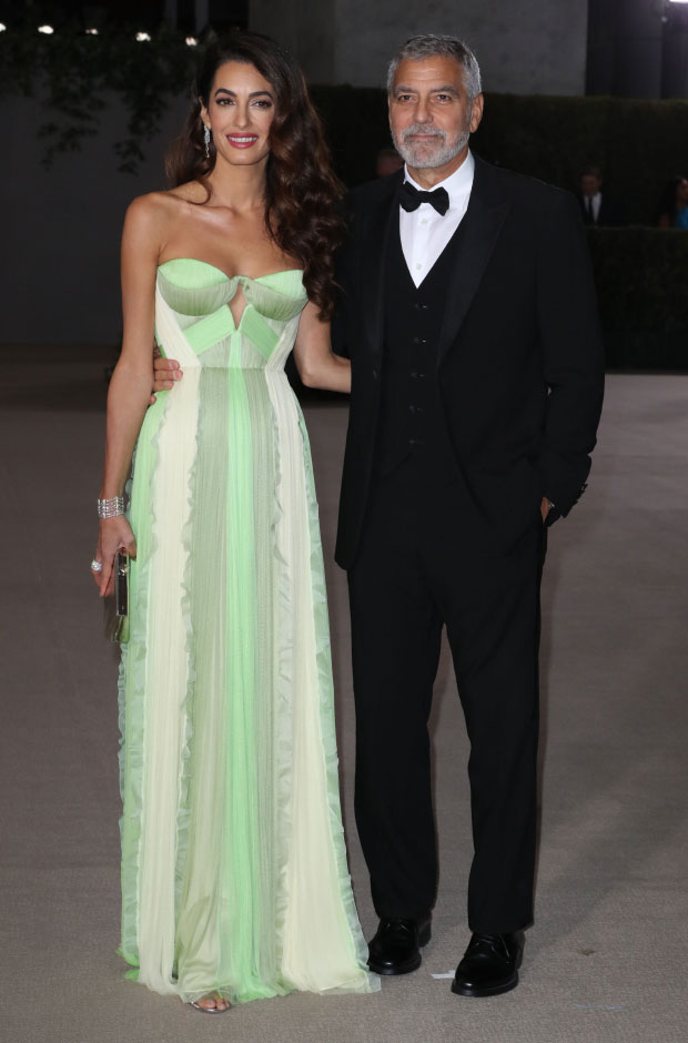Amal Clooney, Askısız Yeşil Elbiseli George İle Akademi Galasında – Hollywood Life
