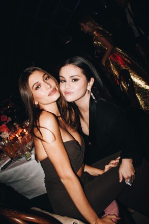 Hailey ve Selena Gomez'in Gala Fotoğraflarından Sonra İlk Fotoğraflar – Hollywood Life