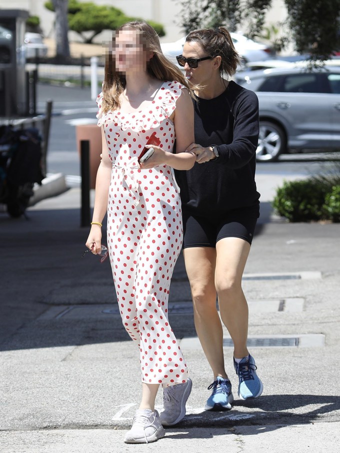 Jennifer Garner And Violet Shop In LA