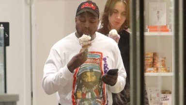 Kanye West, North's Game'den Sonra Solo Dondurma Tarihinde: Fotoğraf – Hollywood Life