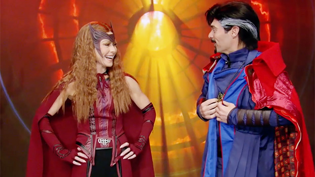 Kelly Ripa & Ryan Seacrest’s Halloween Costumes 2022: Photos