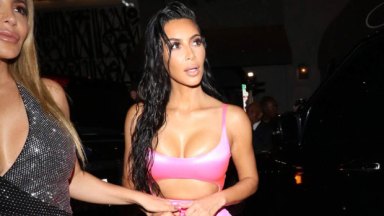 Kim Kardashian SKIMS Çekimi İçin Pembe İç Çamaşırıyla: Fotoğraflar – Hollywood Life