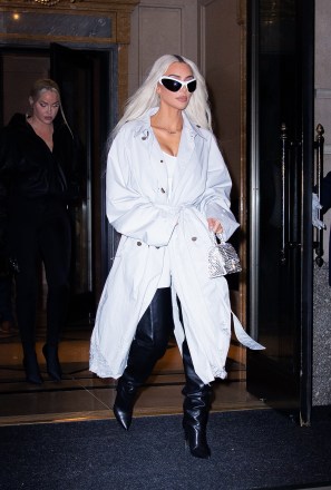 Kim Kardashian steps out of her hotel in New York City looking stunning in all white.  Image: Kim Kardashian Ref: Sp54991333 011122 Berlin: + 48-525 @splashnews.com International Rights