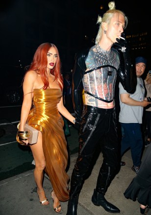 New York, NY - Machine Gun Kelly and Megan Fox cause a media frenzy as they arrive at the TIME100 Next Gala on the 2nd Floor in New York City.  In the photo: Megan Fox, Machine Gun Kelly BACKGRID USA OCTOBER 25, 2022 USA: +1 310 798 9111 / usasales@backgrid.com UK: +44 208 344 2007 / uksales@backgrid.com *UK clients - Images containing children please Pixelate Face Prior To publication*