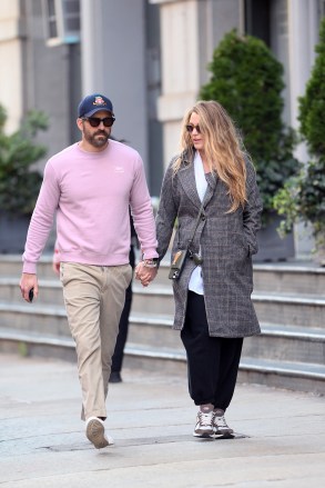 Blake Lively and Ryan Reynolds holding hands while out for a walk in the Tribeca Neighborhood of New York City.Ryan was waering the cap of his team Wrexham Association Football Club.Pictured: Ryan Reynolds,Blake LivelyRef: SPL5538238 180423 NON-EXCLUSIVEPicture by: Elder Ordonez / SplashNews.comSplash News and PicturesUSA: +1 310-525-5808London: +44 (0)20 8126 1009Berlin: +49 175 3764 166photodesk@splashnews.comWorld Rights, No Poland Rights, No Portugal Rights, No Russia Rights