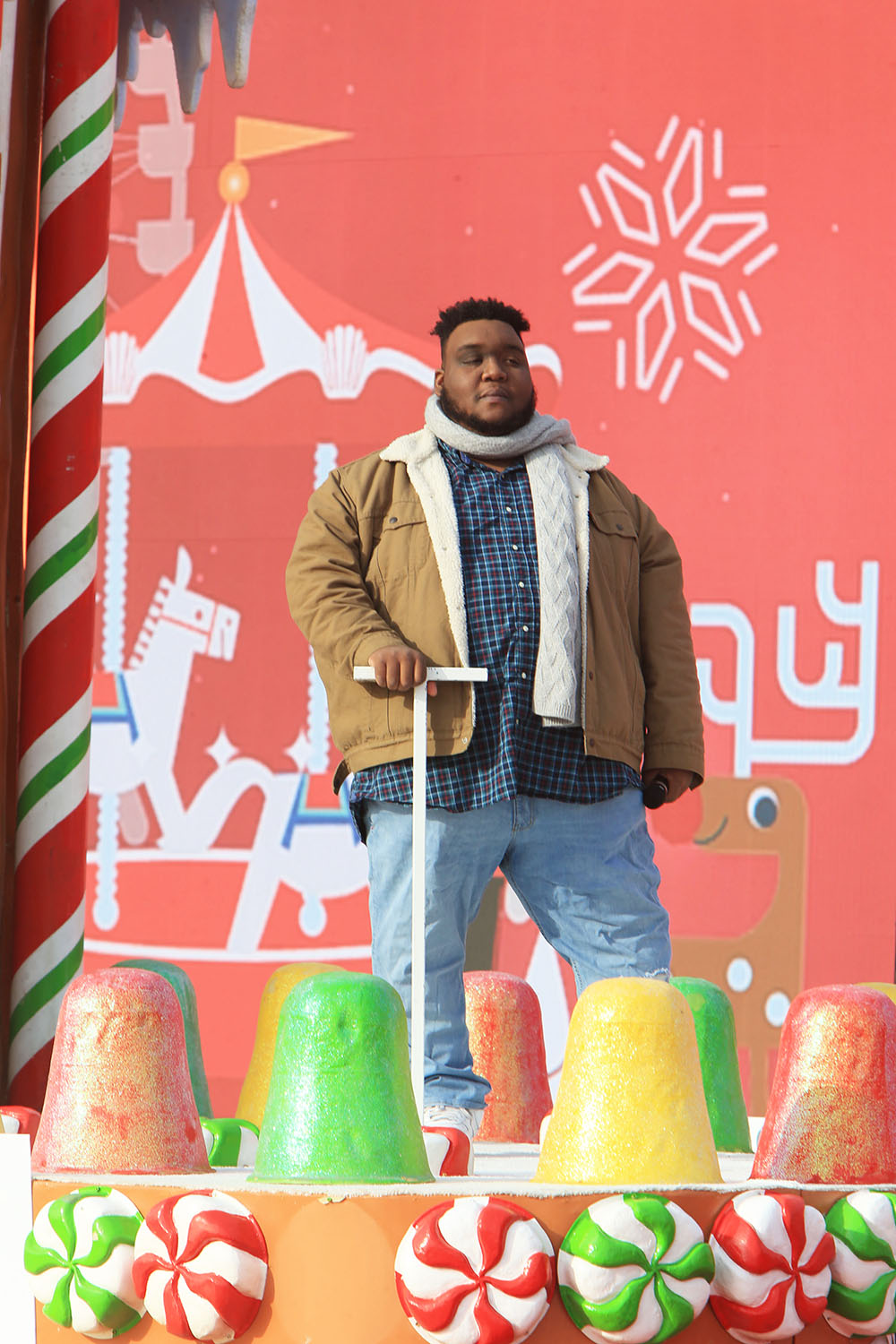 The Voice Finalist Willie Spence Performs Live In Philadelphia For Thanksgiving Day Parade