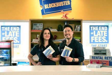 Blockbuster.  (L to R) Melissa Fumero as Eliza, Randall Park as Timmy in Blockbuster.  Cr.  Ricardo Hubbs/Netflix © 2022