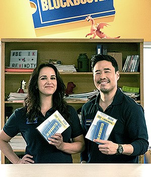 Blockbuster. (L to R) Melissa Fumero as Eliza, Randall Park as Timmy in Blockbuster. Cr. Ricardo Hubbs/Netflix © 2022