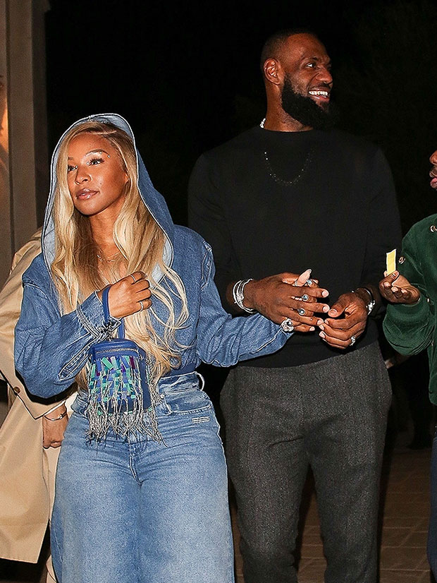 Lebron James Wife Savannah Slays With Long Blonde Hair As They Hold Hands Photos Top News Town 