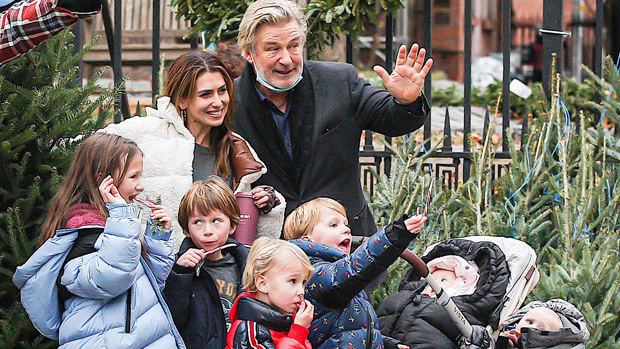 Alec & Hilaria Baldwin Pose With All 7 Of Their Kids In ‘Epic Fail’ Family Thanksgiving Photo