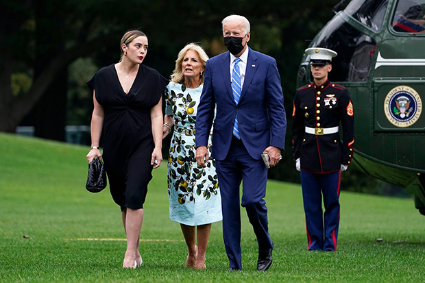 Joe And Jill Biden At Granddaughter Naomis Wedding See Photos