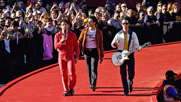 Jonas Brothers will perform at halftime of Giants-Cowboys