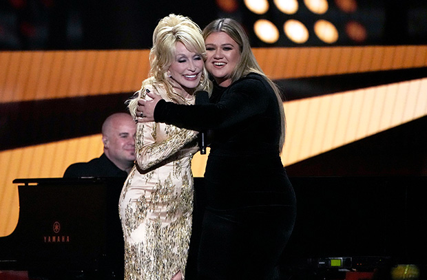 Kelly Clarkson Dolly Parton ACMs 2022