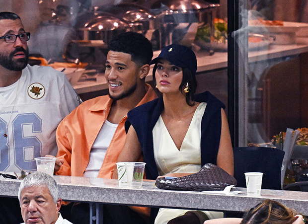 Kendall Jenner keeps it casual for a low key date night with Devin Booker  in LA #KendallJenner #DevinBooker Photos: Backgrid