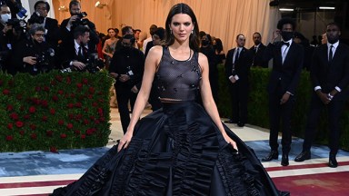 Kendall Jenner Peed In An Ice Bucket Amidst ‘Panic Attack’ On The Way To Met Gala
