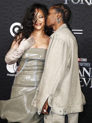 Lift Me Up! Rihanna wraps her legs around boyfriend ASAP Rocky at