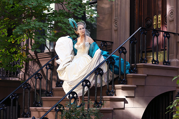 Sarah Jessica Parker Wears Carrie Bradshaw s Wedding Gown Photos