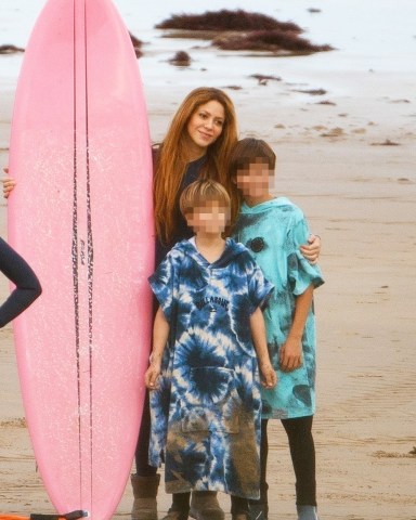 ** RIGHTS: NO TV ** Cantabria, SPAIN  - *EXCLUSIVE*  - *Not Available for Broadcast**Colombian Singer Shakira takes a break to go surfing AGAIN with a handsome surf coach in Cantabria, Spain. Shakira was accompanied by her children before heading to Miami after splitting from footballer Gerard Pique after 11 years. *Shot on NOV 26, 2022*Pictured: ShakiraBACKGRID USA 30 NOVEMBER 2022 BYLINE MUST READ: Lagencia Press / BACKGRIDUSA: +1 310 798 9111 / usasales@backgrid.comUK: +44 208 344 2007 / uksales@backgrid.com*UK Clients - Pictures Containing ChildrenPlease Pixelate Face Prior To Publication*