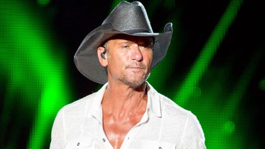 Tim McGraw Honors Late Dad Tug By Wearing His Phillies Jersey To World Series Game