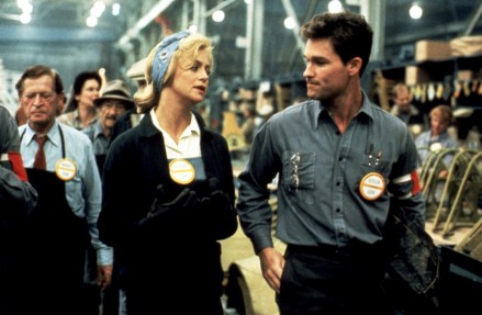 SWING SHIFT, Goldie Hawn, Kurt Russell, 1984, at the factory