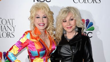 Dolly Parton’s Siblings: Her 11 Brothers & Sisters From Oldest to Youngest