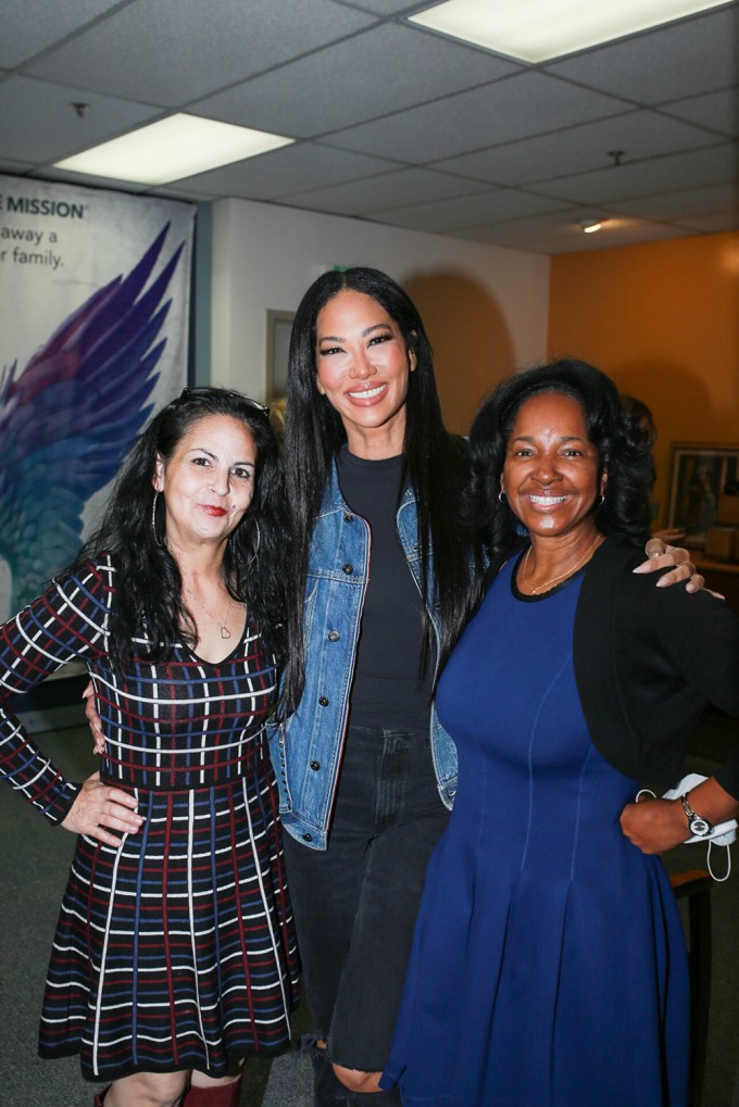 Kimora Lee Simmons and sons assist Union Rescue Mission