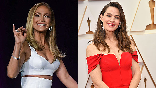 Jennifer Lopez & Jennifer Garner ‘Exchanging Christmas Gifts’ – Hollywood Life