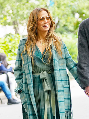 Jennifer-Lopez-Coat