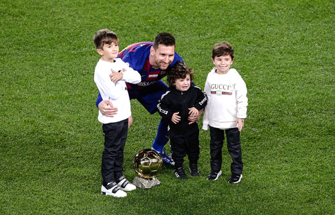 Lionel Messi & The Boys On The Field