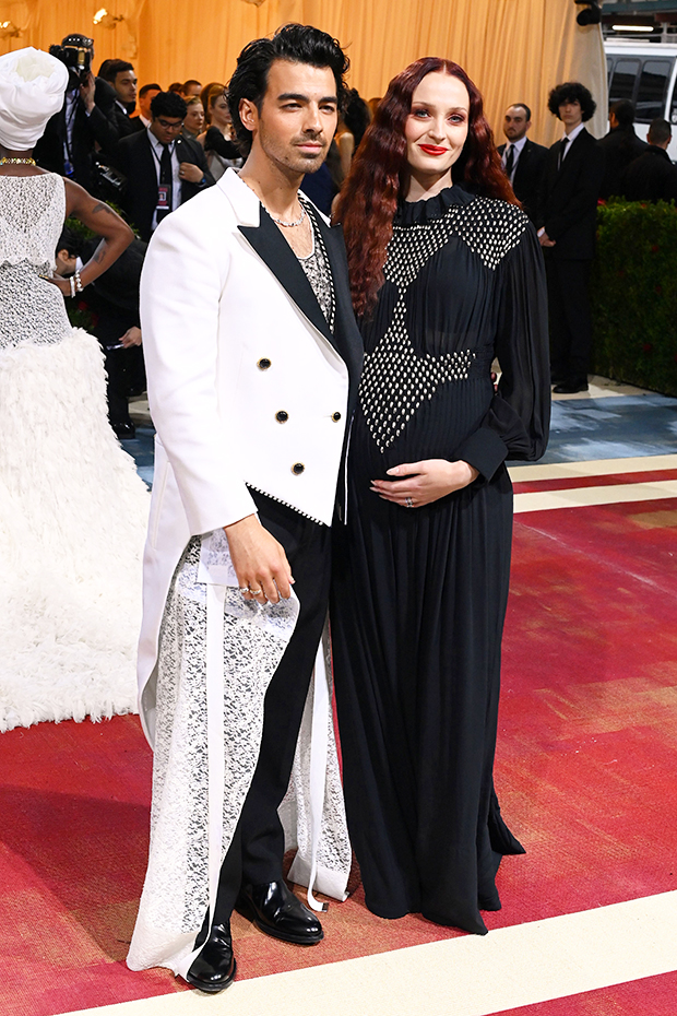 Joe Jonas, Pregnant Sophie Turner 2022 Met Gala: Pictures