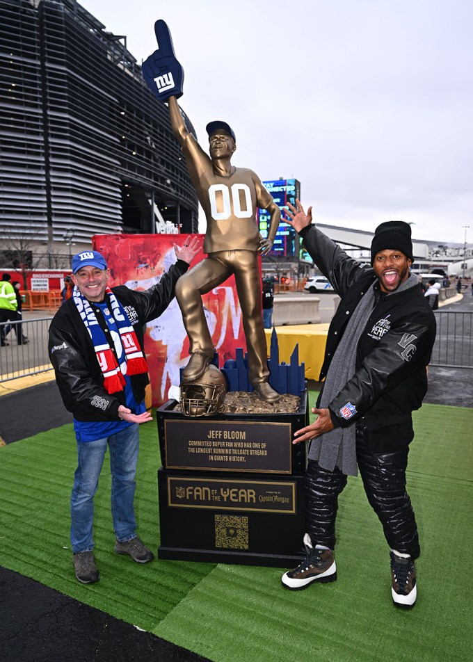 Captain Morgan Unveils New York Giants Fan of the Year Statue
