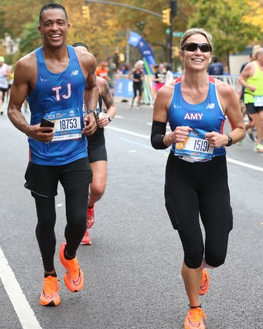 Amy Robach and T.J. Holmes run through Harlem in the New York City Marathon in New York City, NY, USA.Pictured: Loutelious "T. J." Holmes,Jr.,Amy RobachRef: SPL5500250 061122 NON-EXCLUSIVEPicture by: Christopher Peterson / SplashNews.comSplash News and PicturesUSA: +1 310-525-5808London: +44 (0)20 8126 1009Berlin: +49 175 3764 166photodesk@splashnews.comWorld Rights