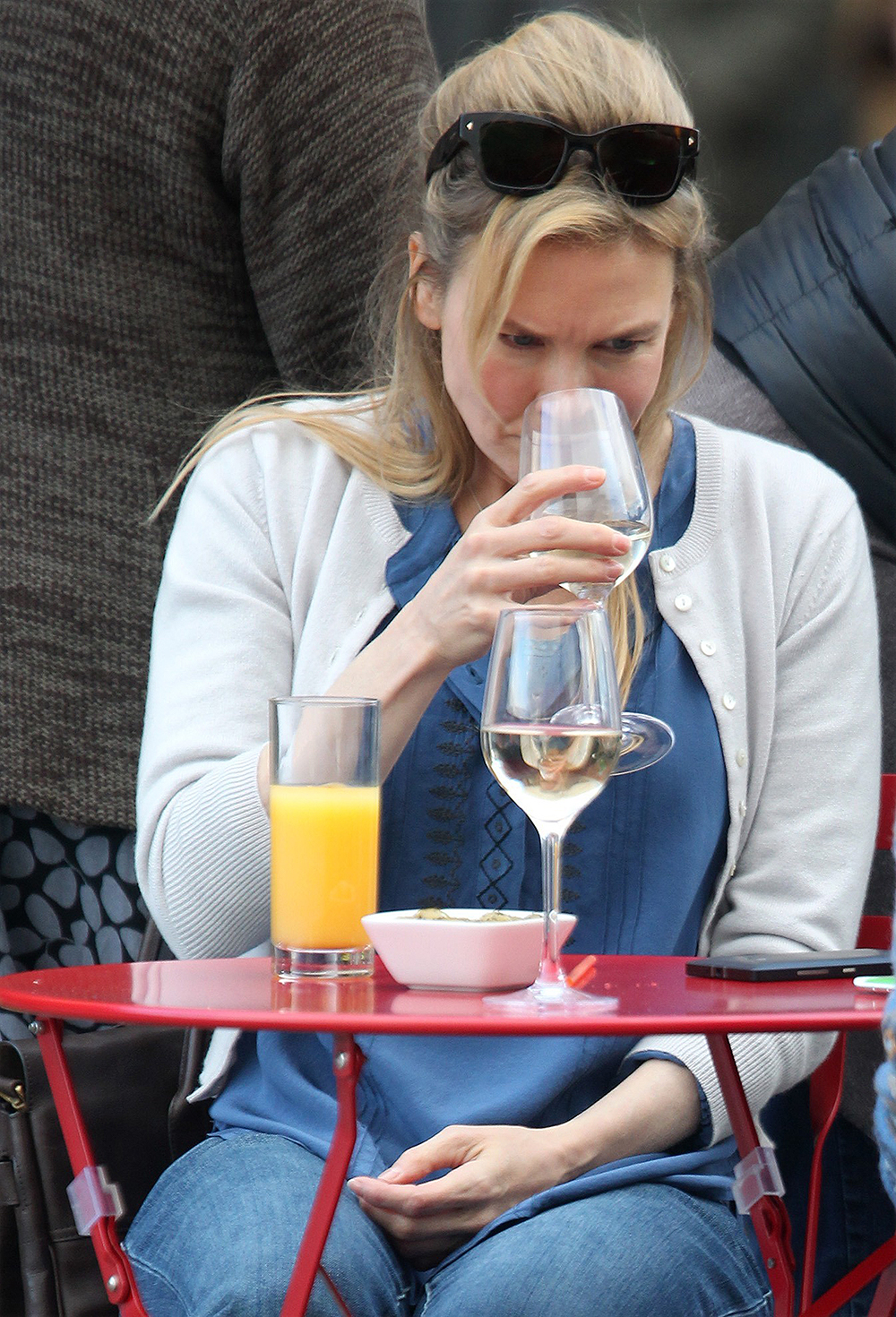 Renee Zellweger Gets Animated While Filming Bridget Jones Diary In Kings Cross