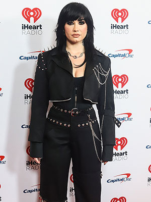 Demi Lovato dons eighties-inspired jeans and T-shirt in LA  Demi lovato  style, Demi lovato style outfits, Demi lovato