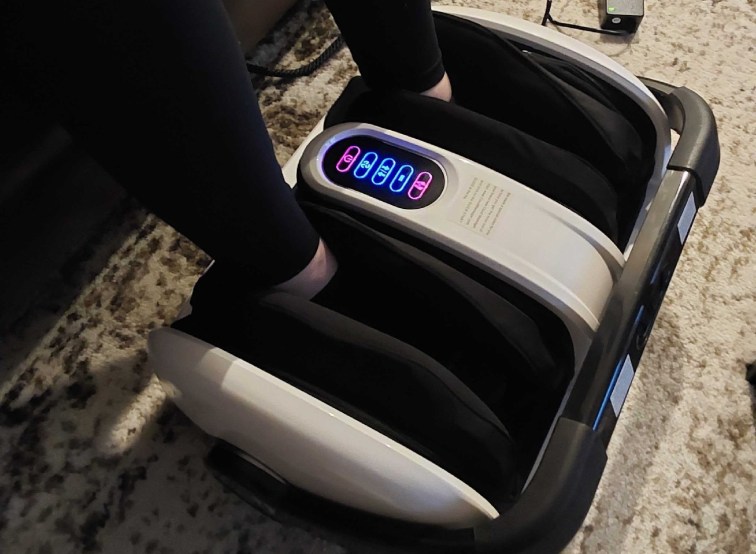 Mike and Amber test the Cloud foot massager