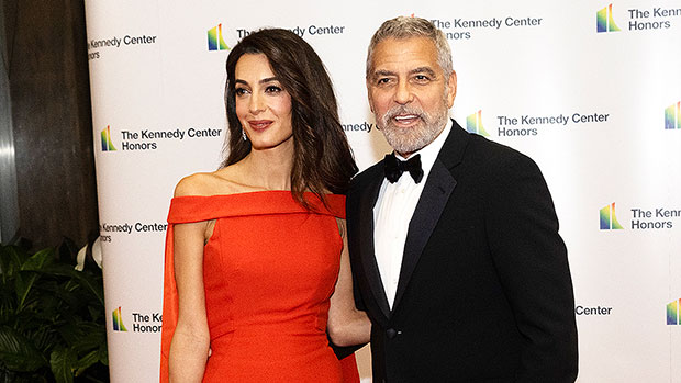 George Clooney hilft seiner Frau Amal beim Üben auf dem roten Teppich für die Kennedy Center Honors