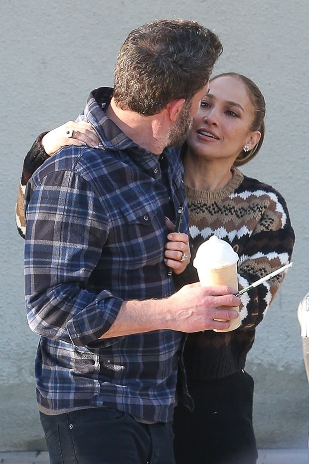 Santa Monica, CA  - *EXCLUSIVE*  - Lovebirds Ben Affleck and Jennifer Lopez look happy and so much in love as they go out for coffee at Starbucks in Santa Monica.Pictured: Ben Affleck, Jennifer Lopez

BACKGRID USA 11 DECEMBER 2022 

USA: +1 310 798 9111 / usasales@backgrid.com

UK: +44 208 344 2007 / uksales@backgrid.com

*UK Clients - Pictures Containing Children
Please Pixelate Face Prior To Publication*
