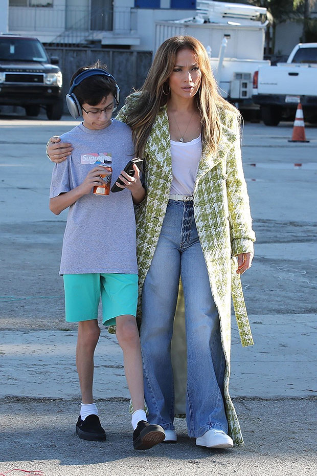 Jennifer Lopez Has Wide-Leg Jeans Moment on Date with Ben Affleck